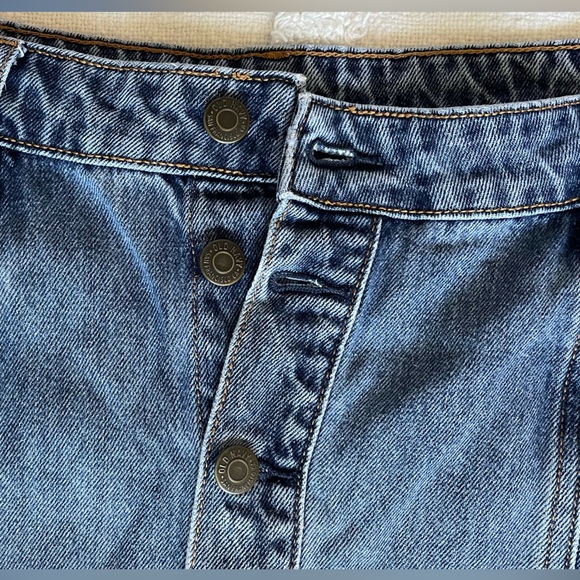 Cute denim Old Navy skirt with buttons - Picture 3 of 9
